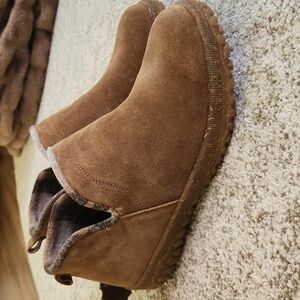 Minnetonka Womens Moccosin Shoes